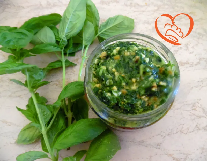 Pesto basilico e nocciole