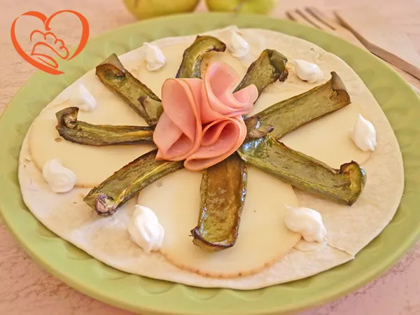 Piadapizza peperoni,scamorza e tacchino
