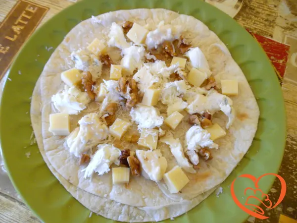 Piadina ai 4 formaggi e noci