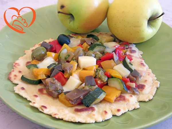 Piadina di ceci con fantasia mediterranea agrodolce e Asiago