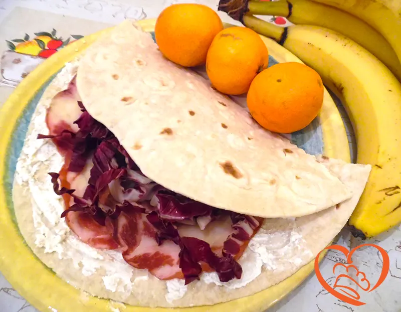 Piada con radicchio , coppa pancettata e formaggio