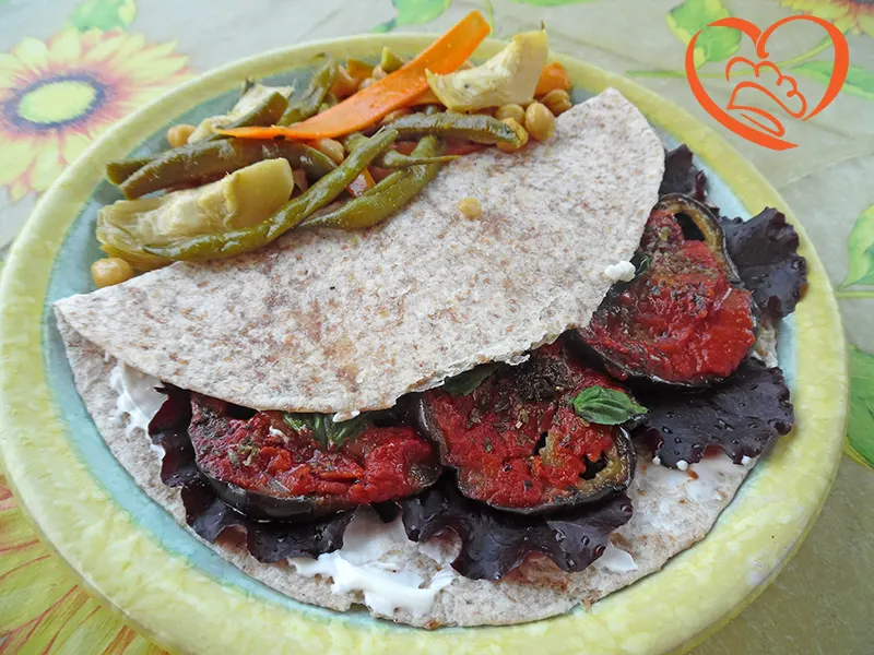 Piadina di pizzette di melanzane, rucola rossa e stracchino