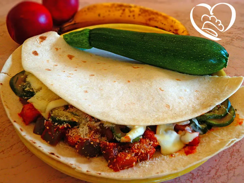 Piadina con melanzane, zucchine e formaggio