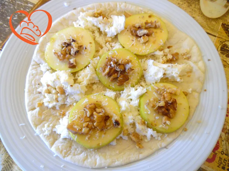 Piadina con mele e noci