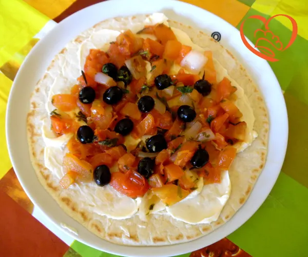 Piadina con pomodori e olive