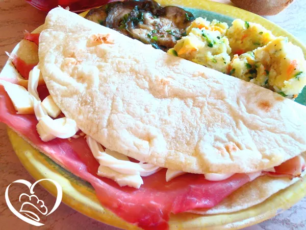 Piadina con speck e scamorza