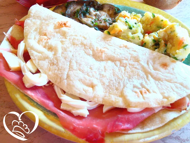 Piadina con speck e scamorza