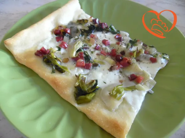 Pizza con cipollotti,cipolle e speck