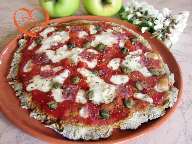 Pizza gorgonzola ,capperi e salame