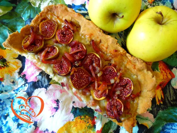 Pizza al gorgonzola,fichi e speck