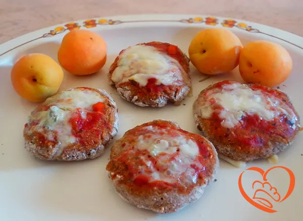 Pizzette pomodoro e gorgonzola