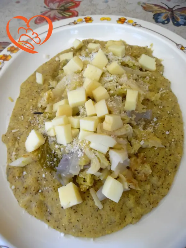 Polenta con verza e formaggi