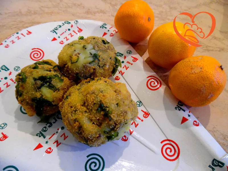 Polpette di patate e lattuga fritte