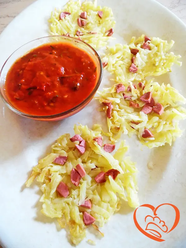 Rosti con wurstel e salsa al pomodoro