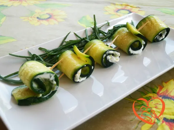 Rotolini di zucchine con formaggio ed erbe