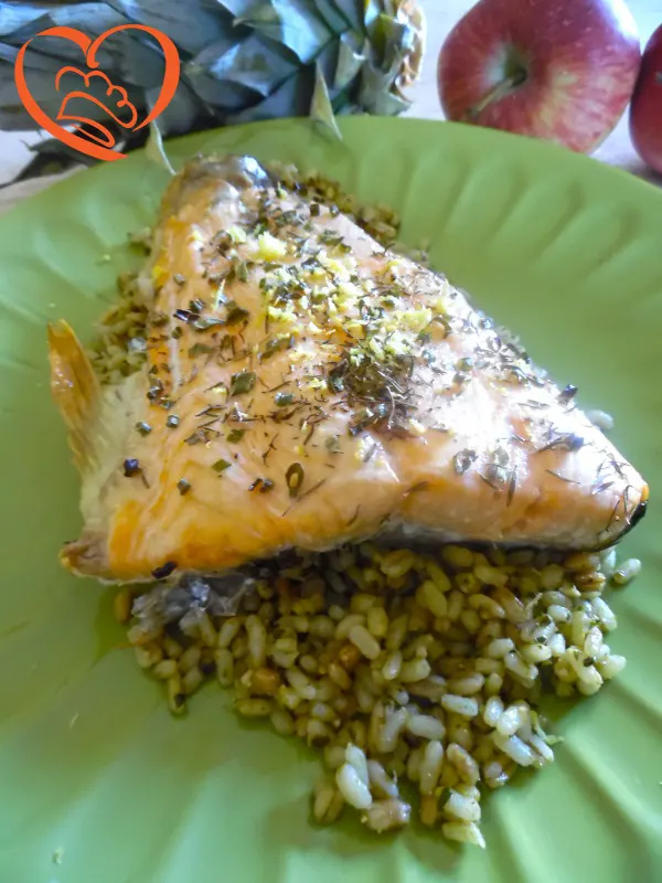 Salmone al forno su cereali al pesto