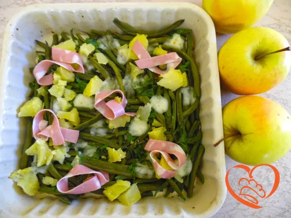 Sformato di fagiolini e patate con formaggio e mortadella