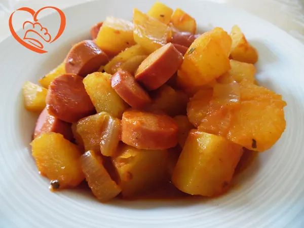 Spezzatino di wurstel con patate