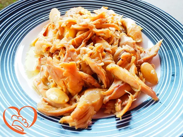 Straccetti di pollo con curry e mandorle