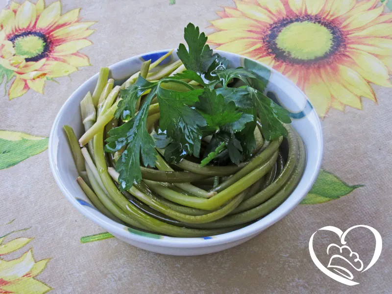 Talli di aglio lessati