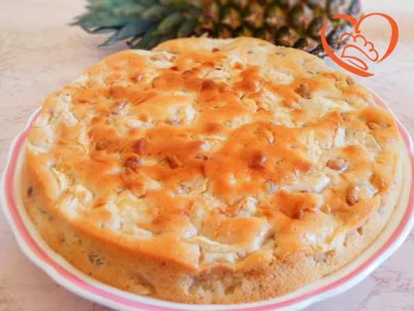 Torta "Alessandro" con mele, noci, uvetta