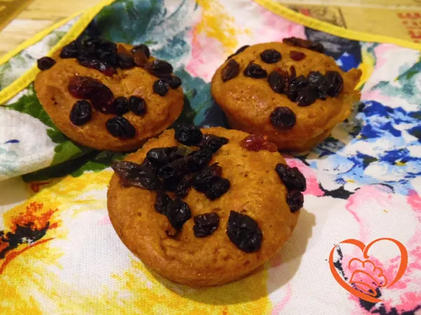 Tortini con cachi e frutti rossi
