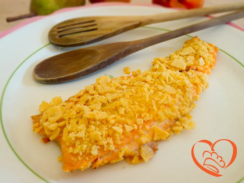 Trota salmonata impanata con patatine di mais