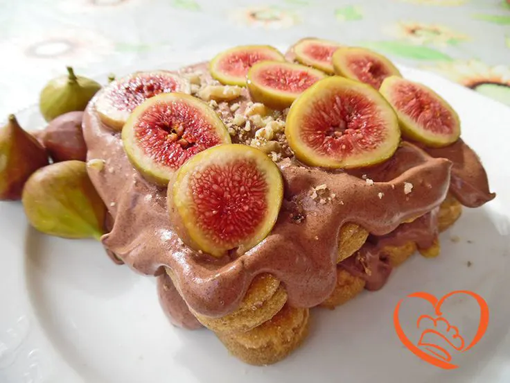 Tiramisu con fichi, mousse di cioccolato e noci