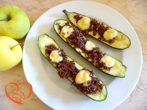Zucchine ripiene di riso venere e formaggio