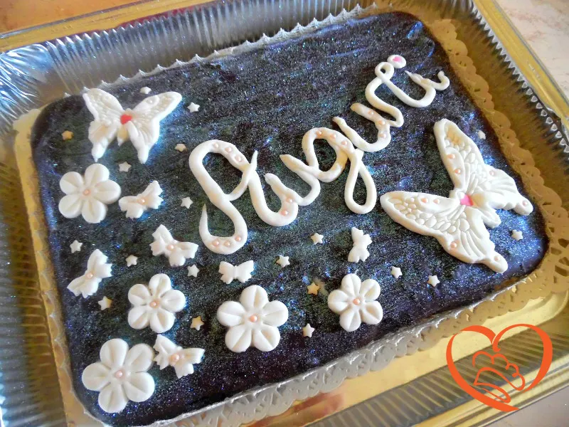 Torta per compleanno con farfalle