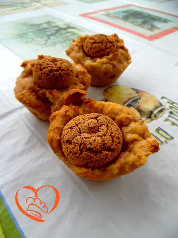 Muffins di pane e amaretti