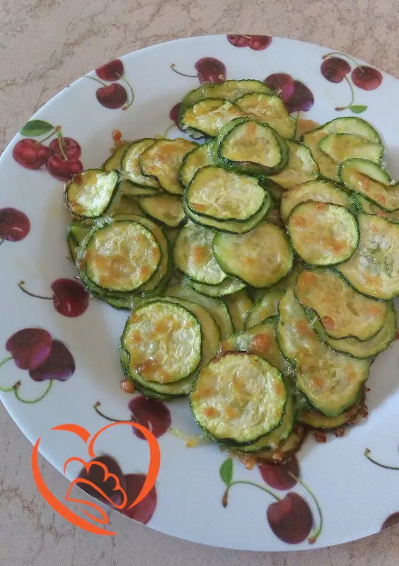 Chips di zucchine al parmigiano