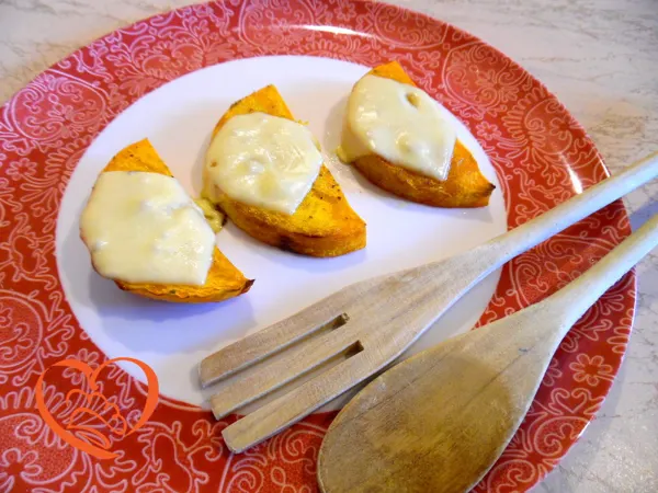 Spicchi di zucca con formaggio al forno