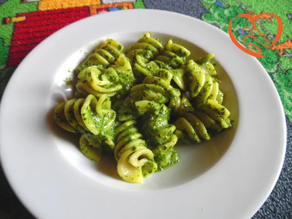 Fusilloni con pesto di rucola