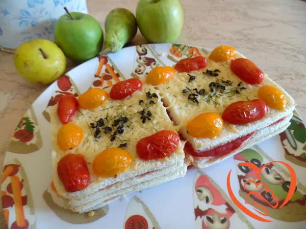Lasagne di pane con pomodoro e formaggio