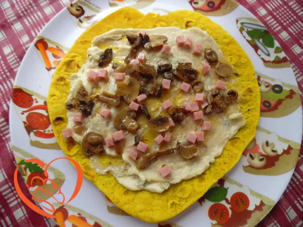 Piadina al curry con gorgonzola e prosciutto cotto