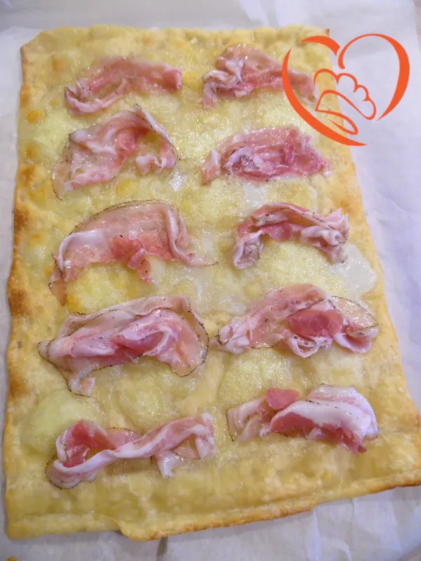 Pizza bianca con pancetta stagionata
