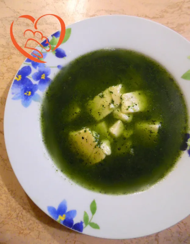 Vellutata di cavolo nero con croste di parmigiano