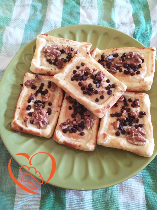 Sfogliatine con cioccolato e noci
