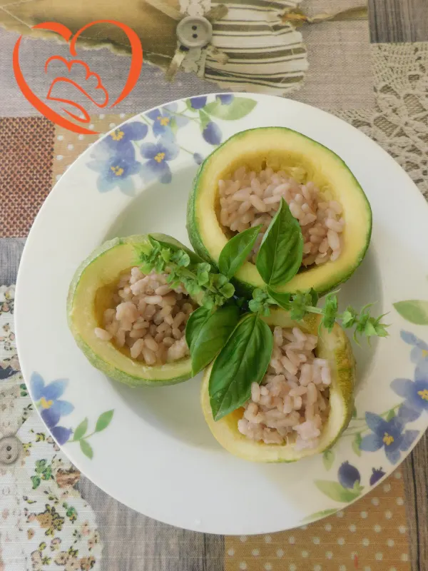 Zucchine tonde ripiene di risotto avanzato