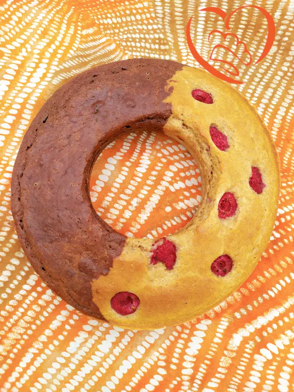 Ciambella abbraccio con cacao, zenzero e lamponi