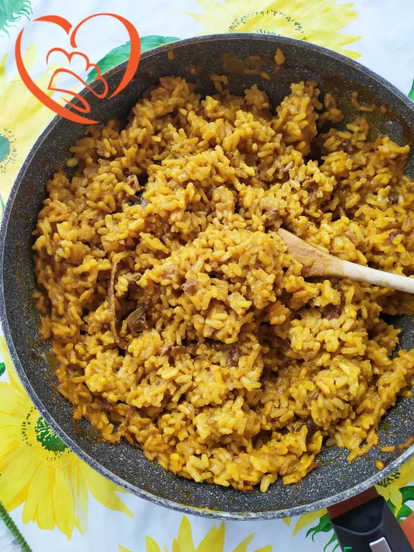 Risotto allo zafferano con  funghi secchi