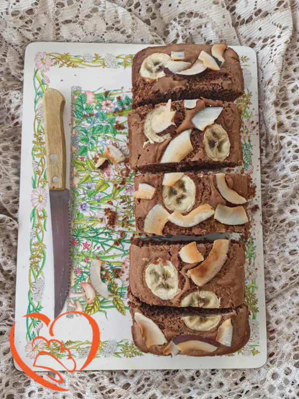 Plumcake al cacao con banane e scaglie di cocco