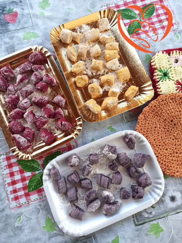 Gnocchi  arancioni, viola e fuxia